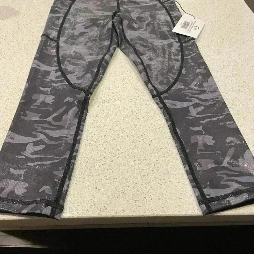 Zyia Black Camo Metallic Pocket Light n Tight Size 2